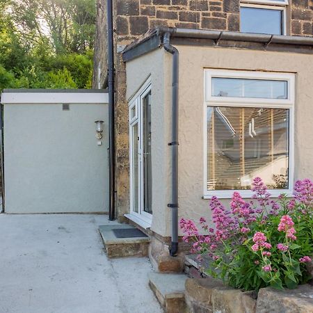 27 Green Road Рексем Экстерьер фото