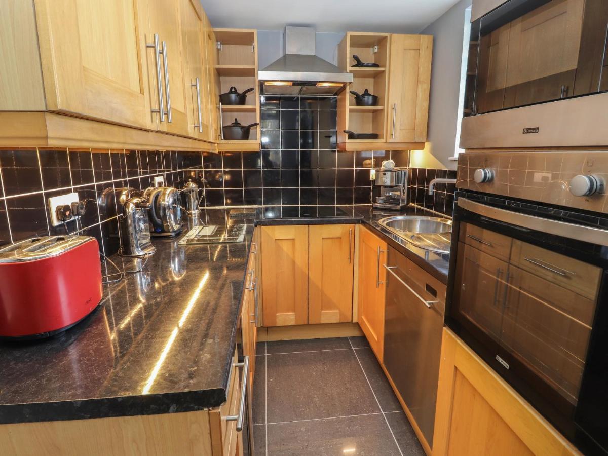 27 Green Road Рексем Экстерьер фото
